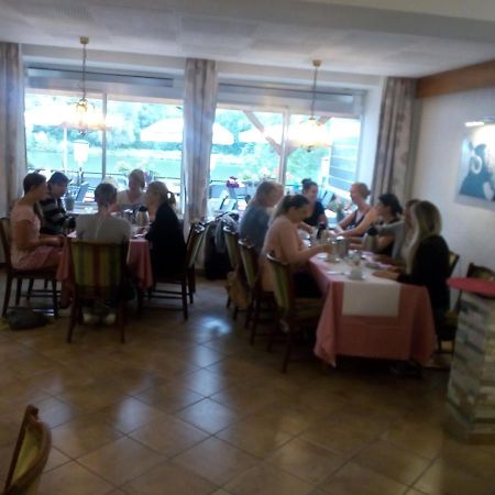 Cafe Moselterrasse Hotel Klotten Buitenkant foto